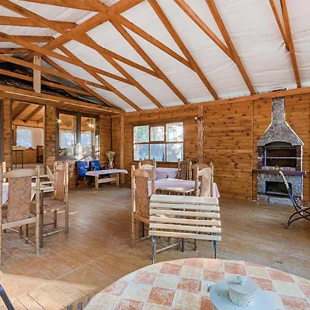 1 Bedroom Stunning In بيت للعطل *